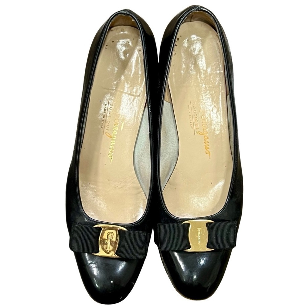 Salvatore Ferragamo Black Patent Leather Vara Bow Pumps – Size 8B